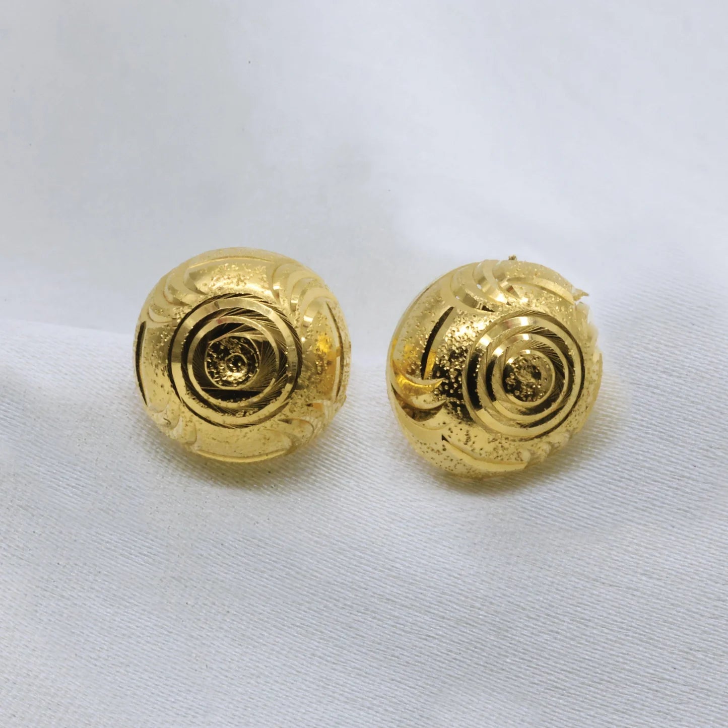 24Kt Gold Plated Daily Wear Round Studs - Handa Bangles