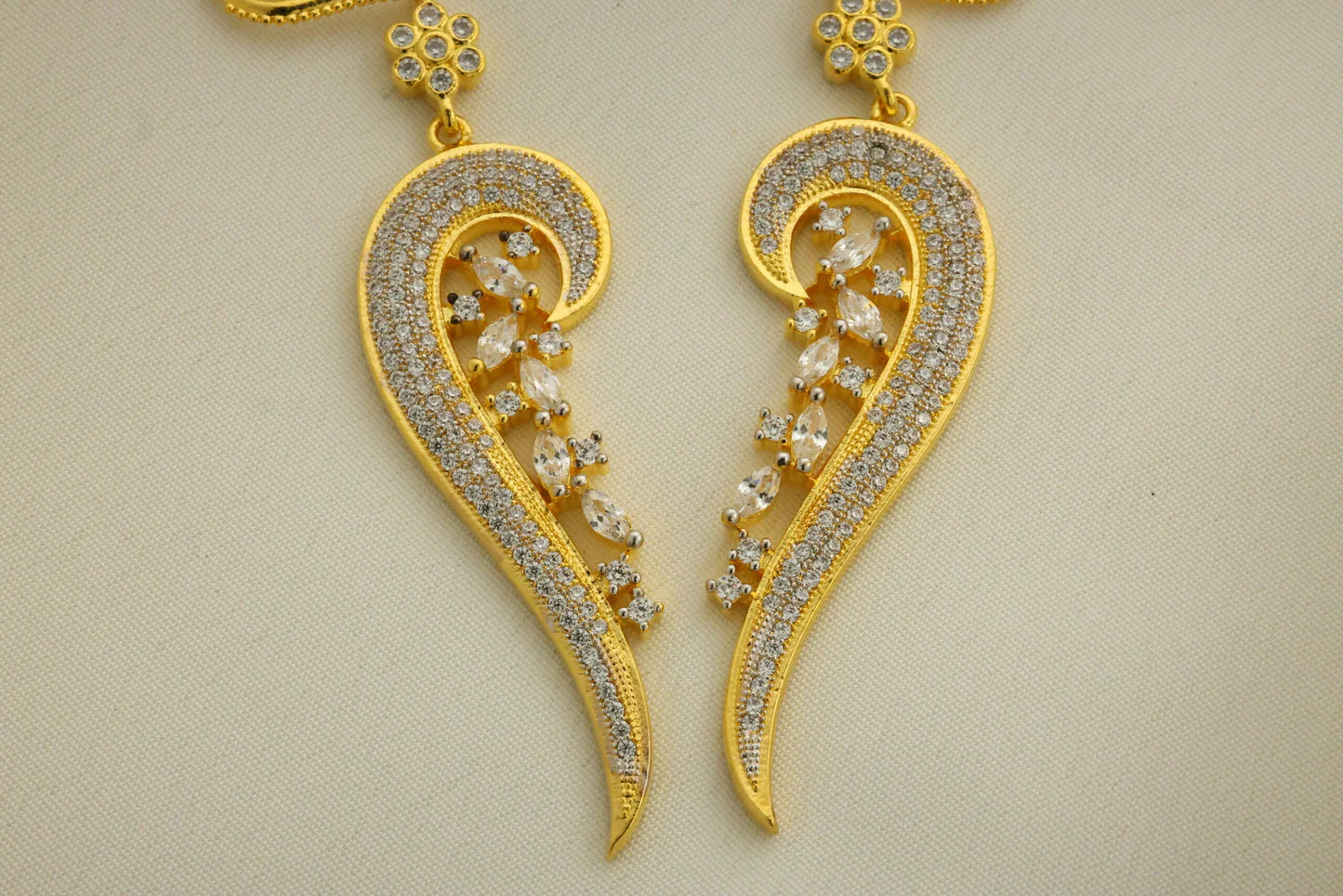 Mayuri earrings 24 karat gold plated - Handa Bangles