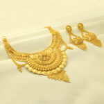 24kt Gold Plated Beautiful Bridal Look Short Set With Earings_2300
